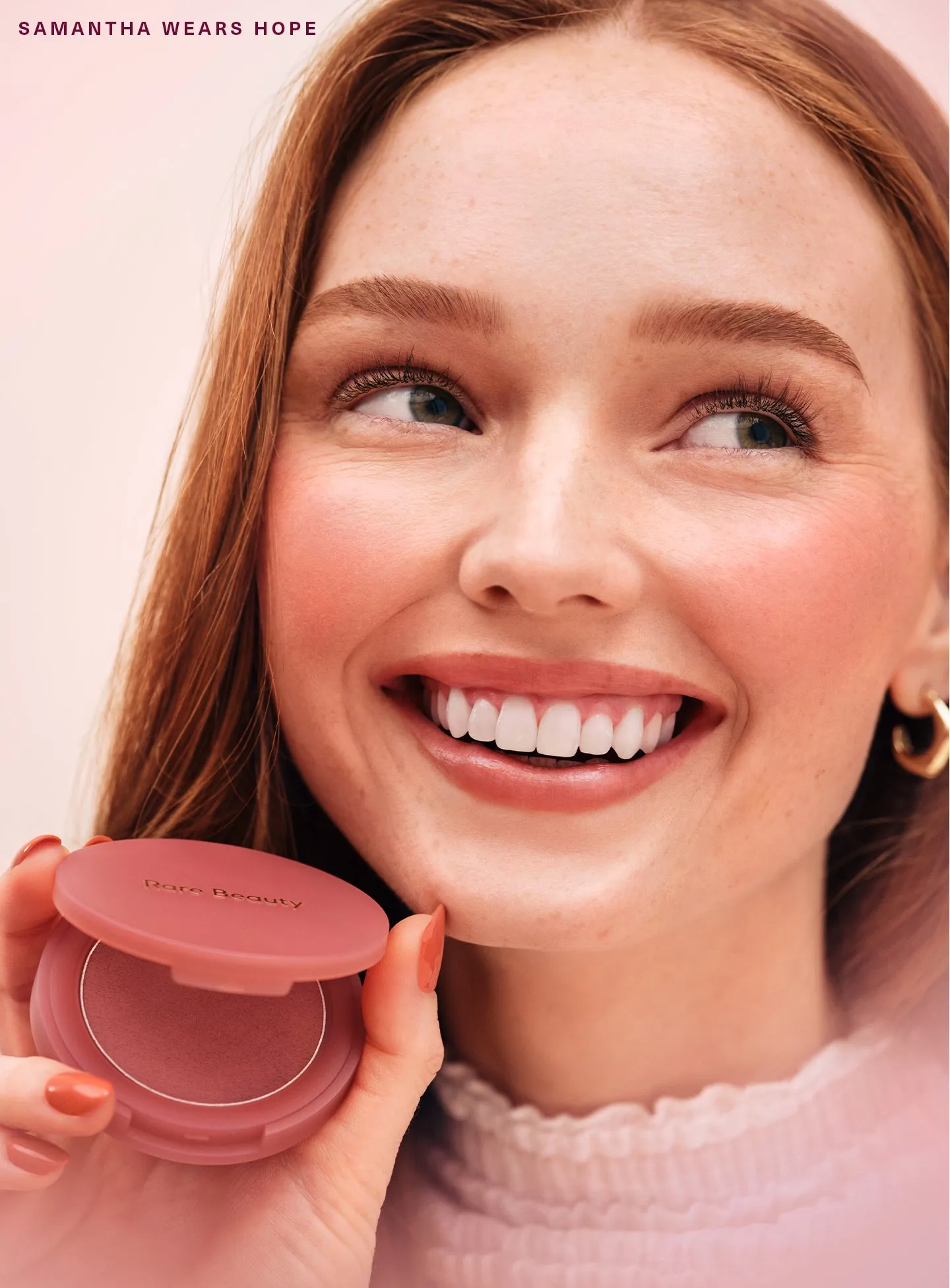 CAMPAIGN-CANDIDS-SAMANTHA-SP-MATTE-BOUNCY-BLUSH-HOPE-01.webp