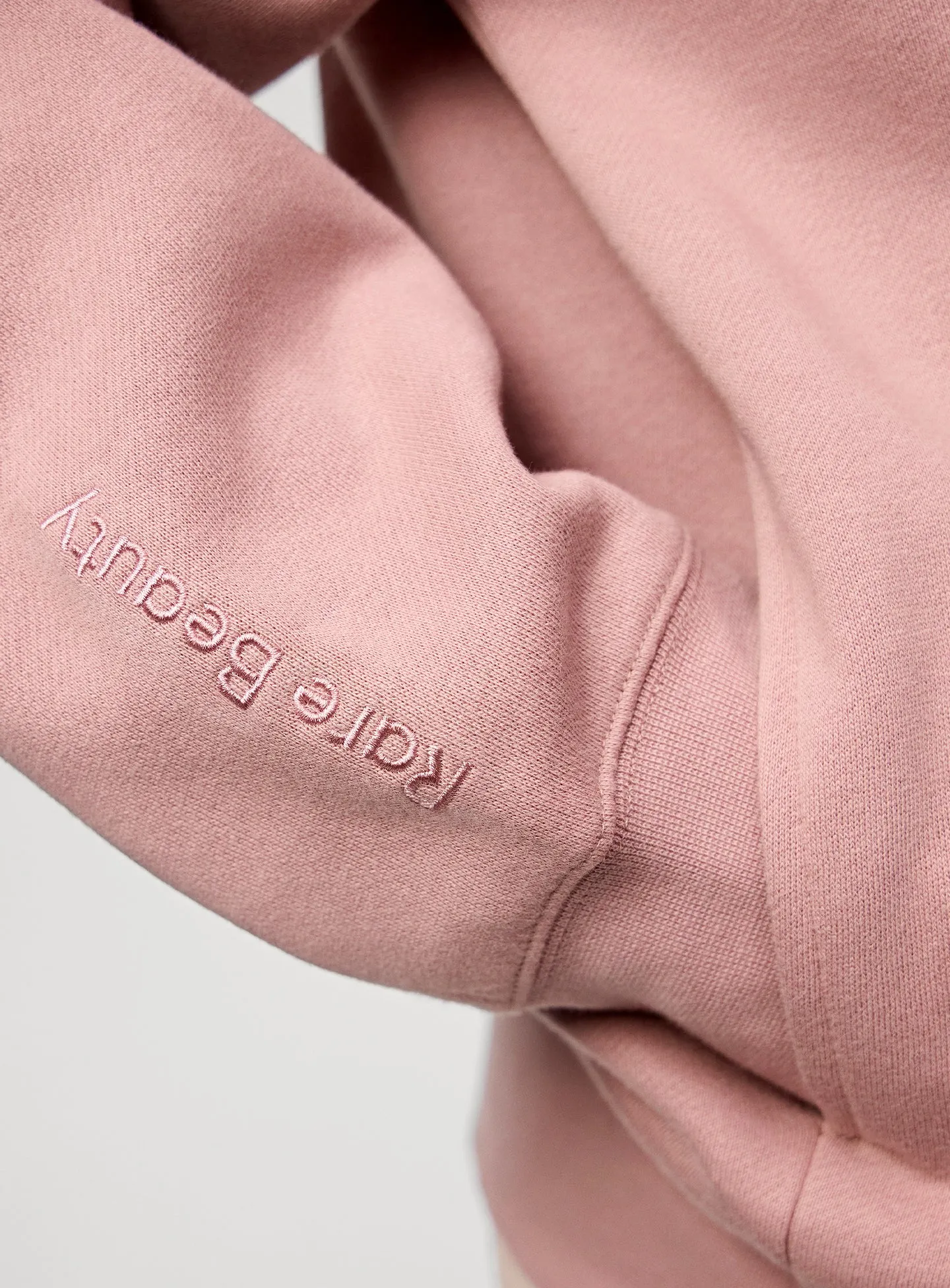ON-FIGURE-EVERYDAY-QUARTER-ZIP-SWEATSHIRT-DETAILS-02.webp