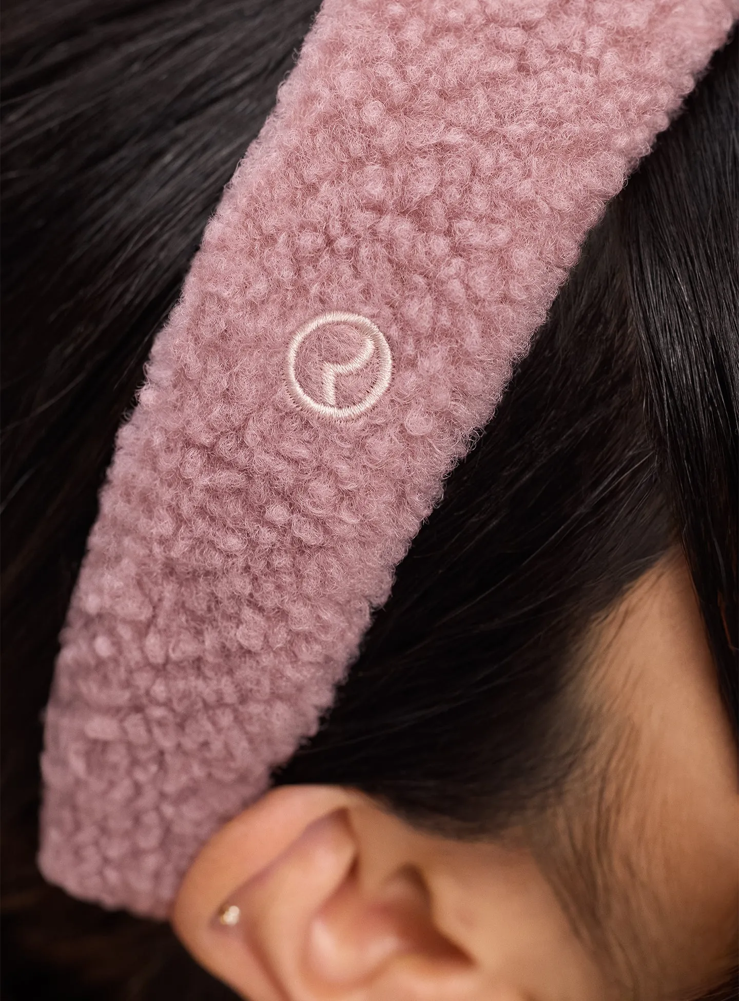 pdp-find-comfort-headband-detail.webp